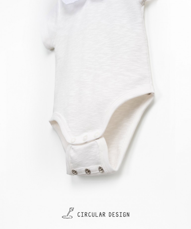 Organic cotton bodysuit with collar application