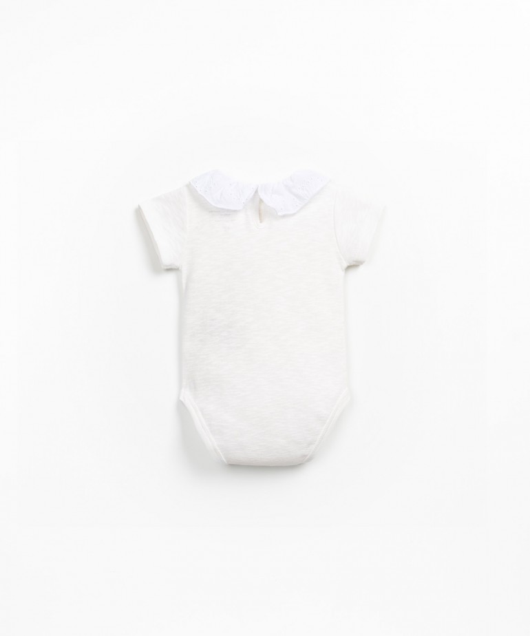 Organic cotton bodysuit with collar application