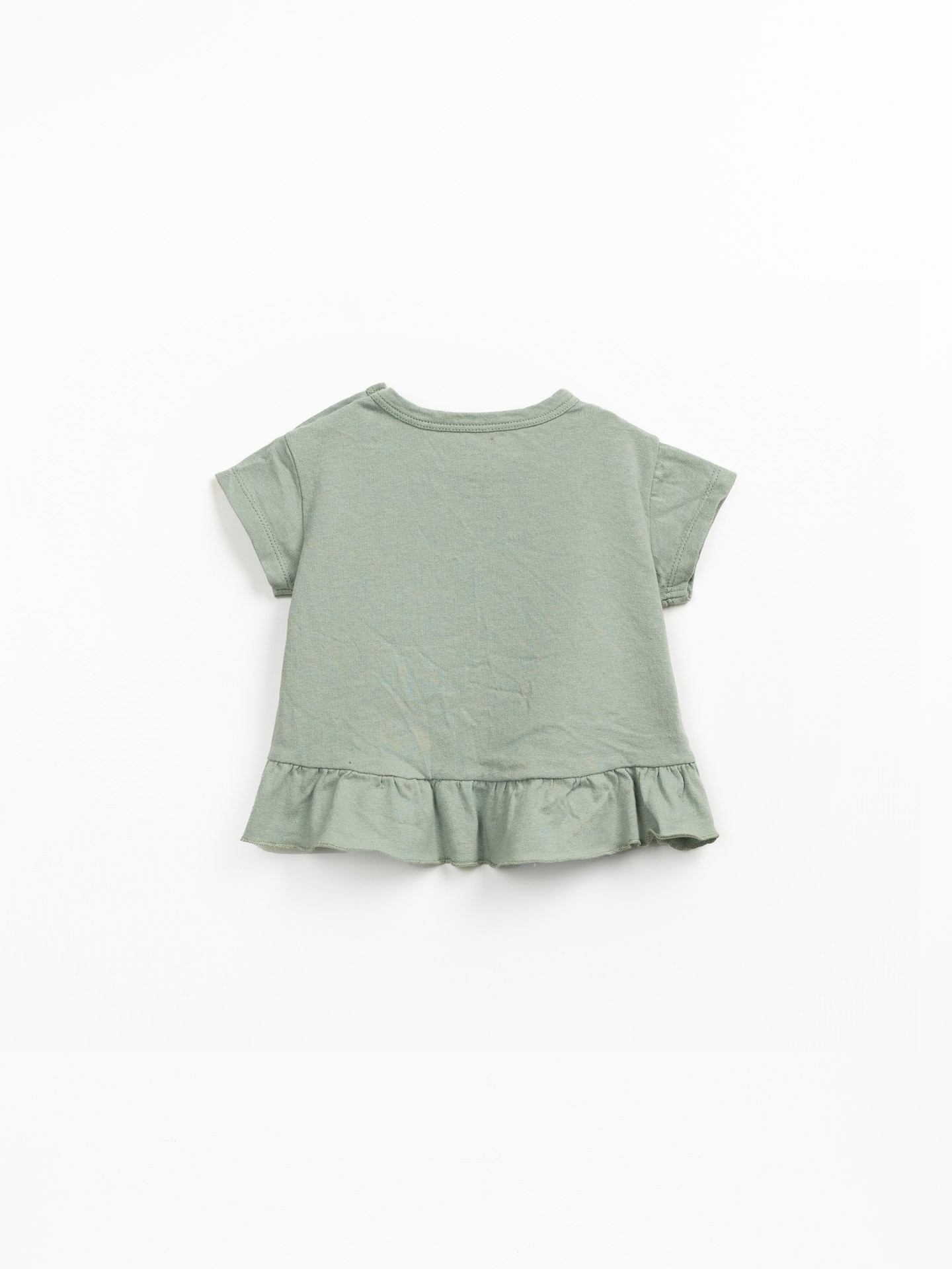 T-shirt with recycled fibers