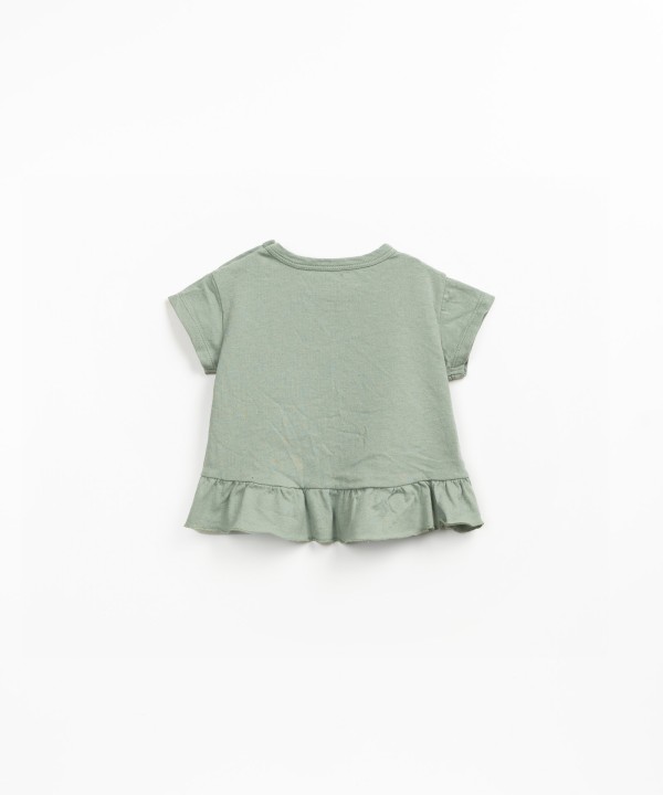 T-shirt with recycled fibers