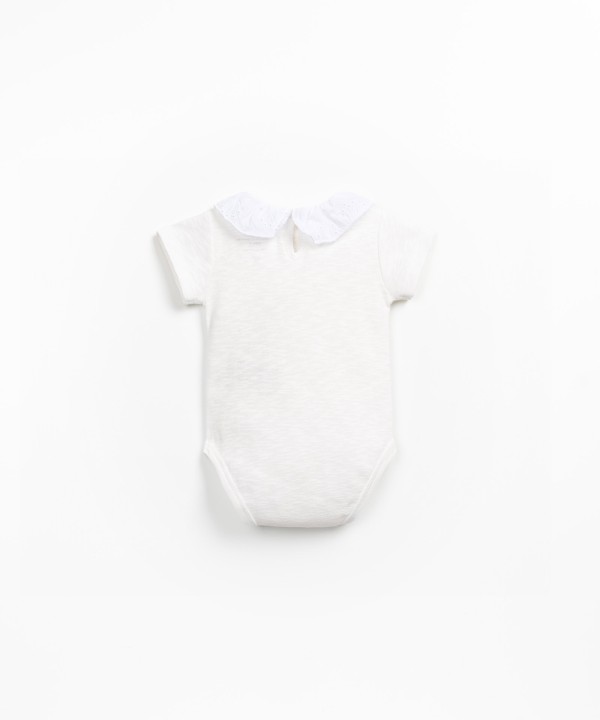 Body in cotone biologico con applicazione di colletto