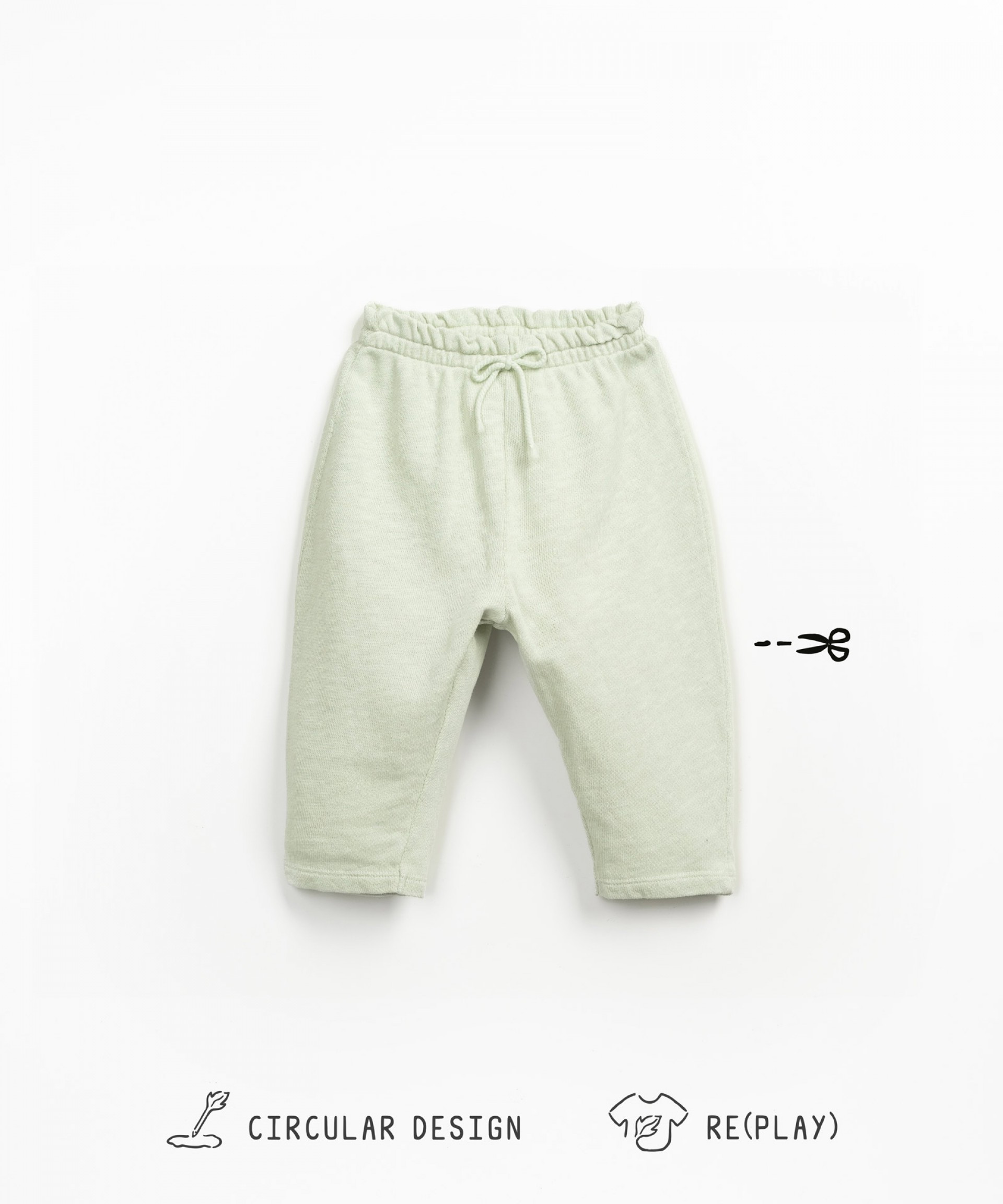 Trousers with a blend of natural fibers and recycled fibers