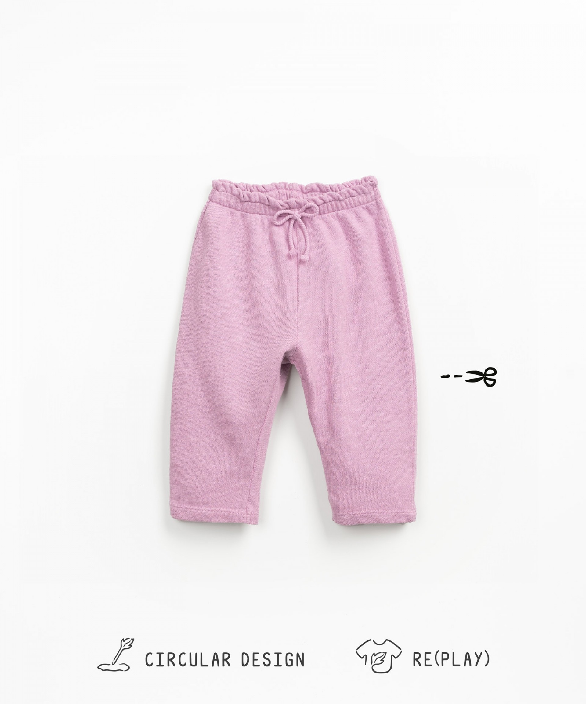 Trousers with a blend of natural fibers and recycled fibers