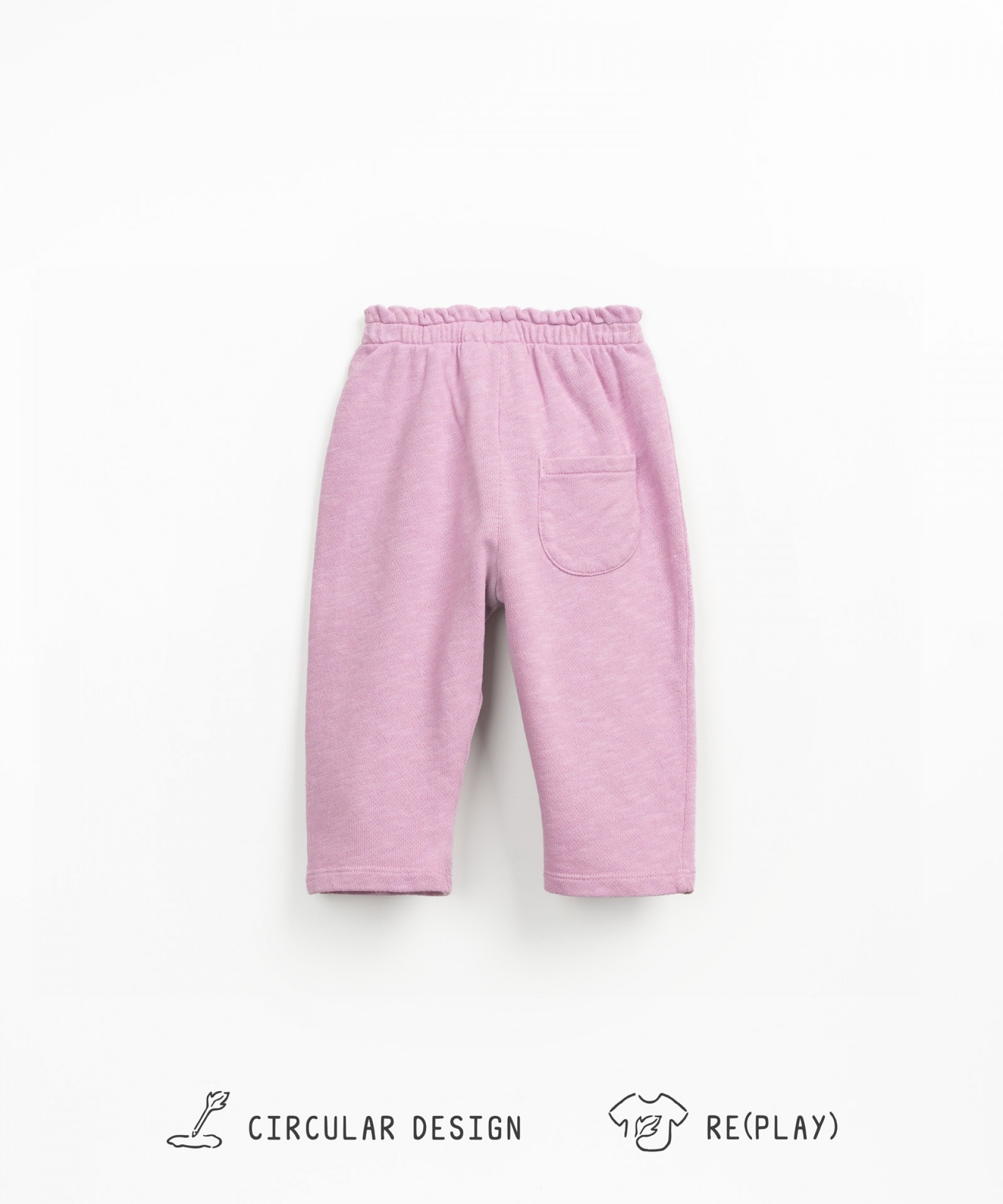 Trousers with a blend of natural fibers and recycled fibers