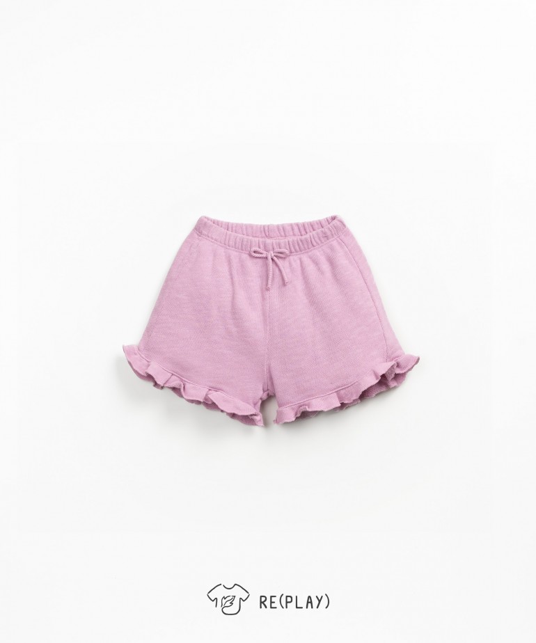 Cotton shorts with an elastic waistband and frills