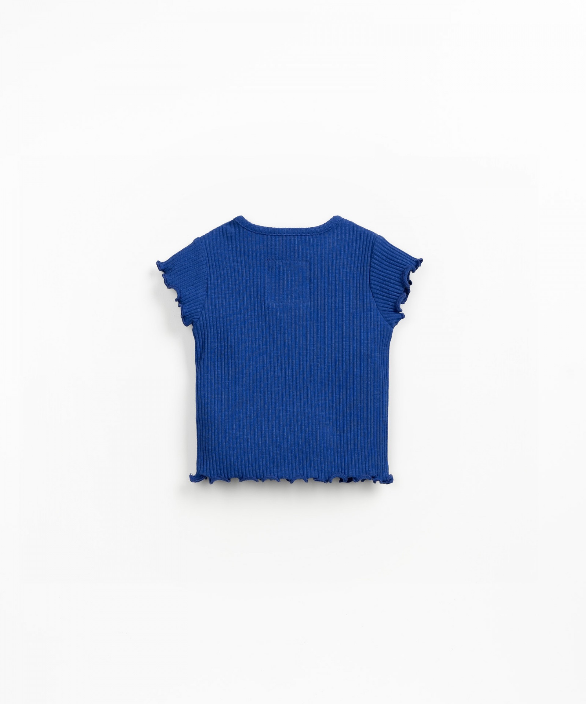 T-shirt with shoulder opening