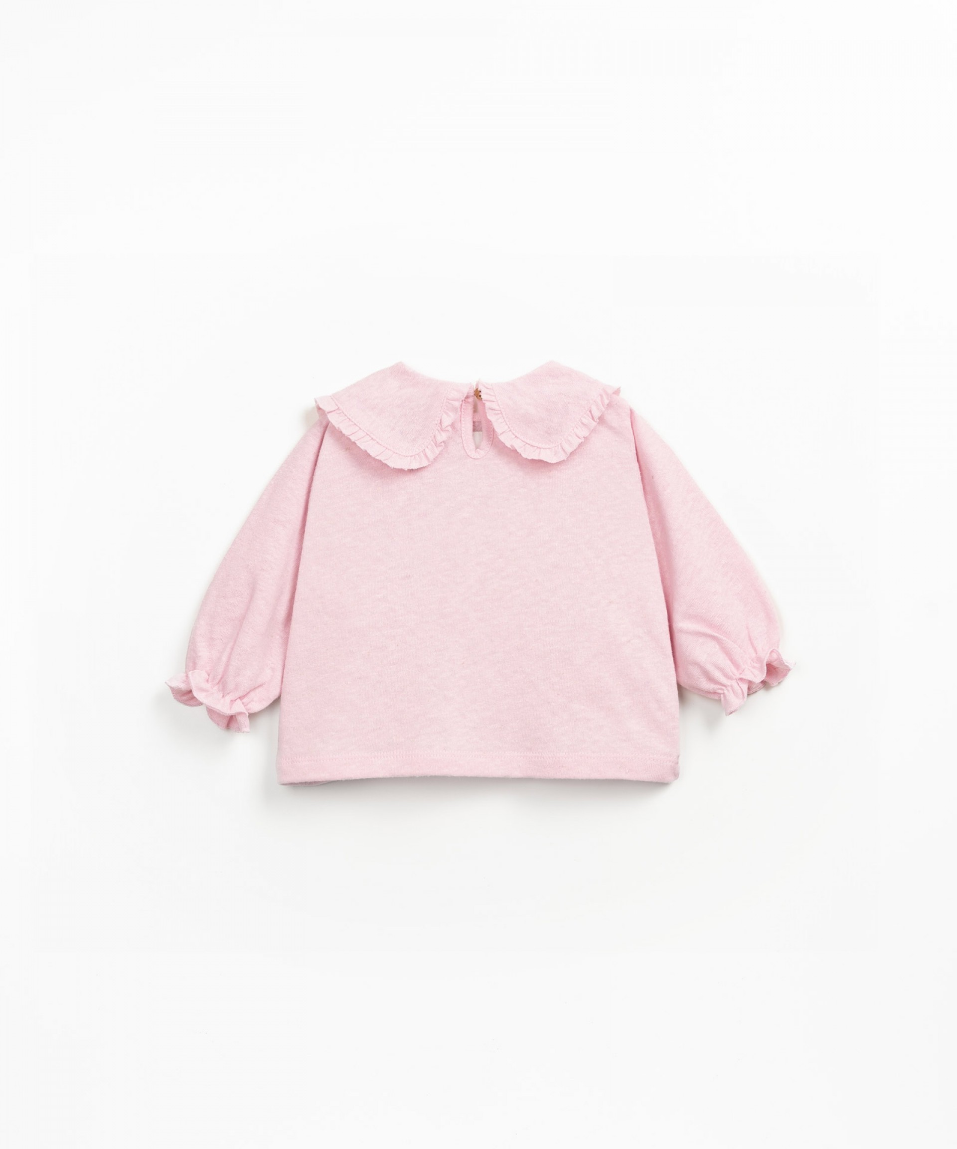 T-shirt with back opening