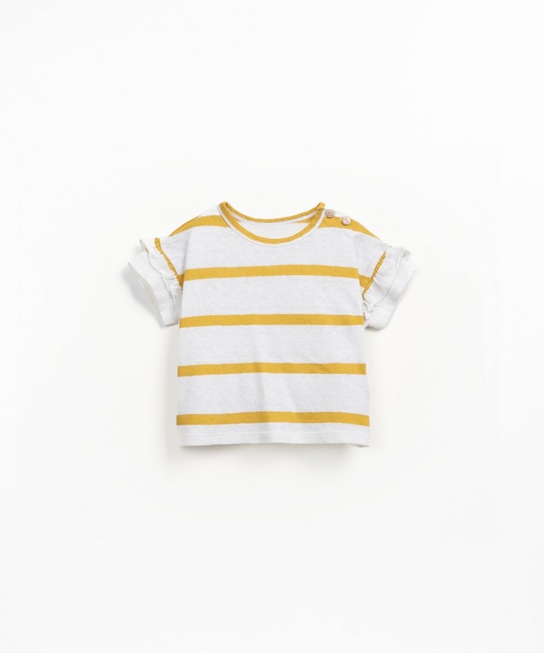 T-shirt with ruffle sleeves