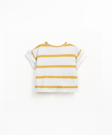 T-shirt con volant sulle maniche