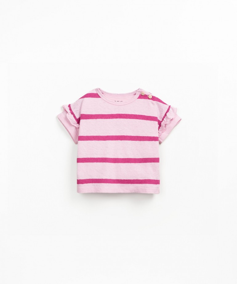 Camiseta con volante en las mangas