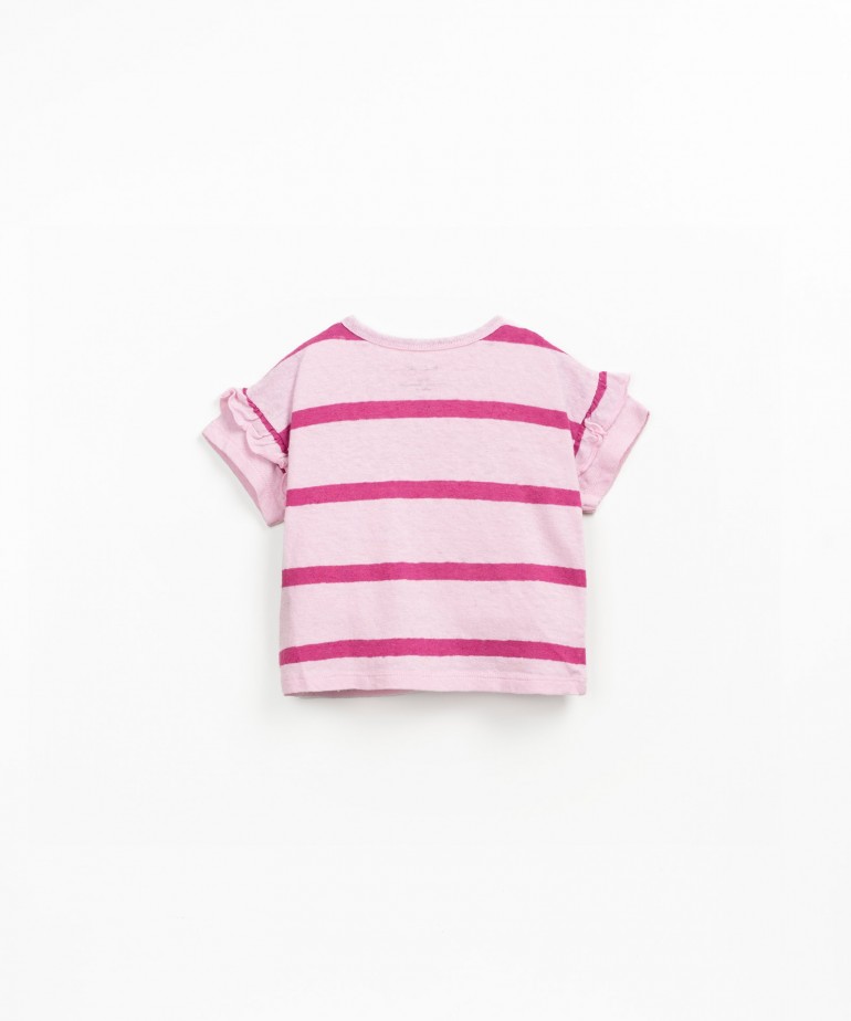 Camiseta con volante en las mangas