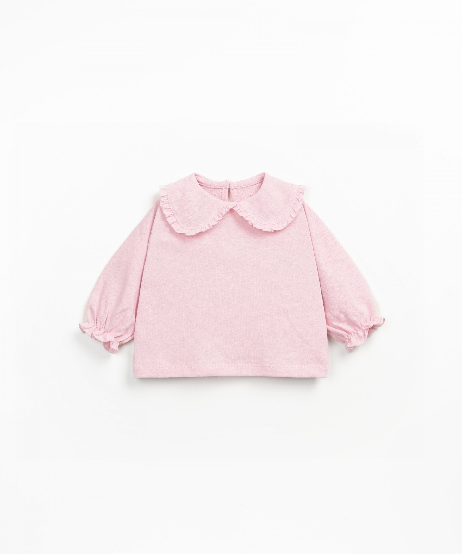 T-shirt with back opening