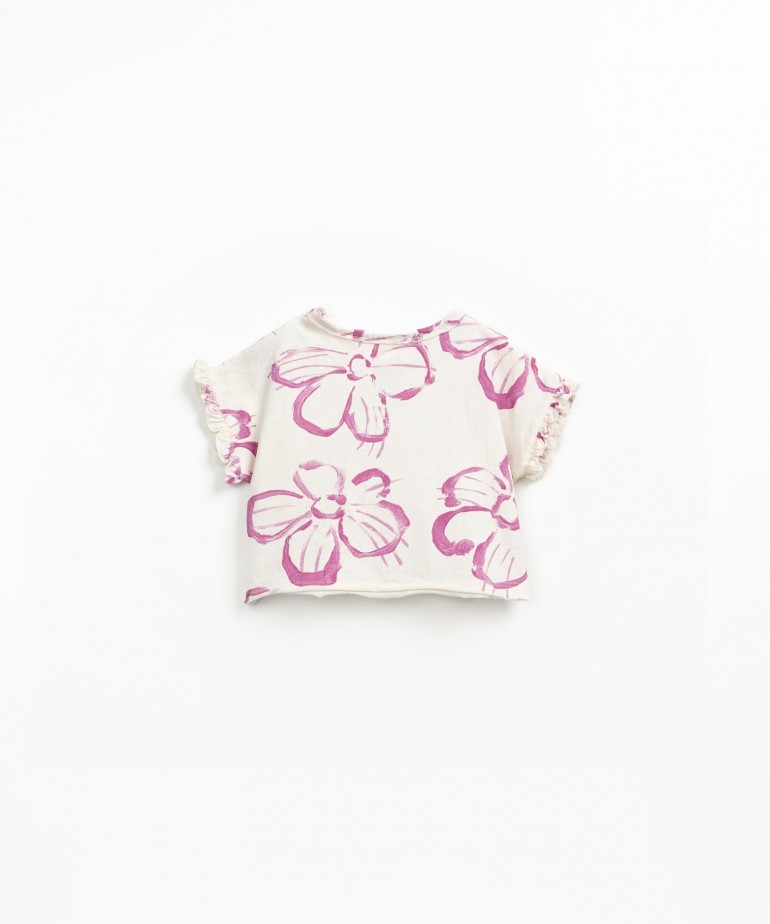 Camiseta con estampado de flores