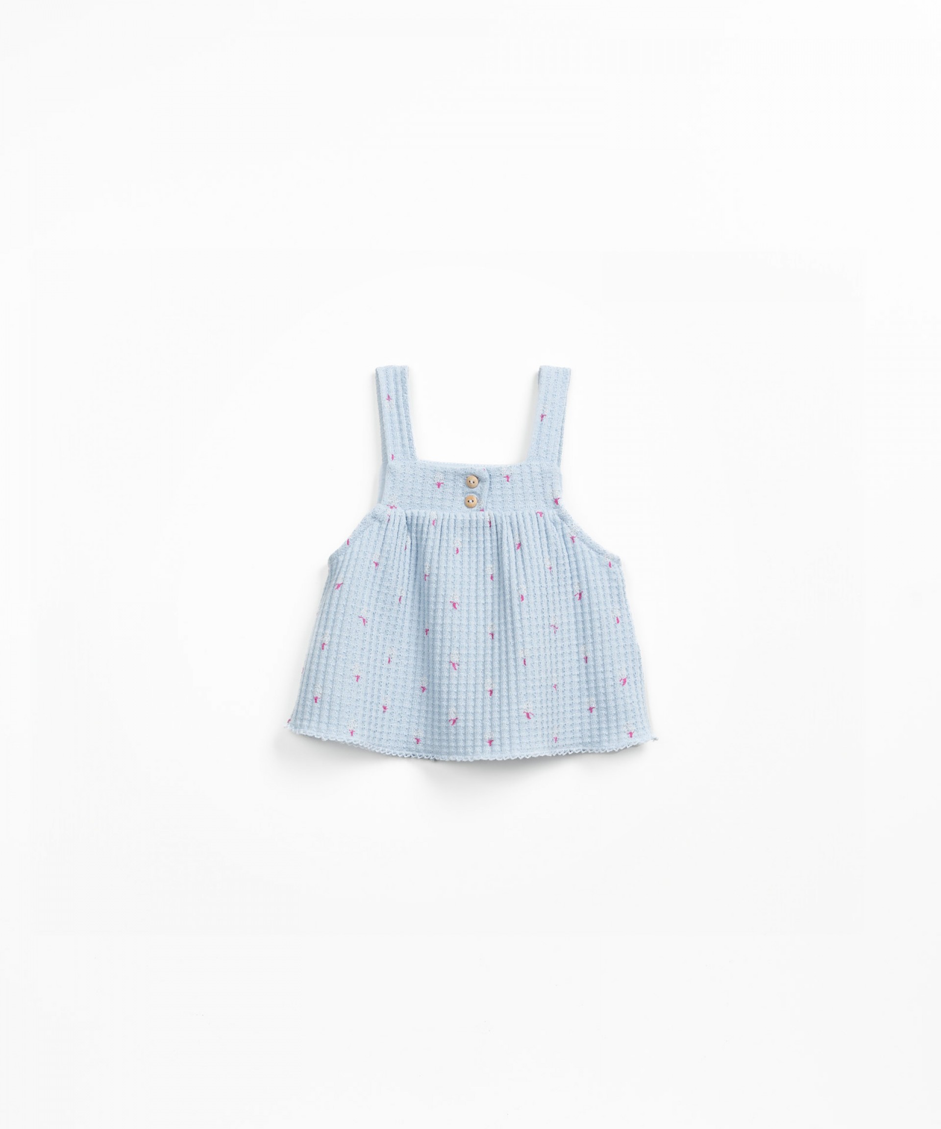 Top with a blend of recycled fibers