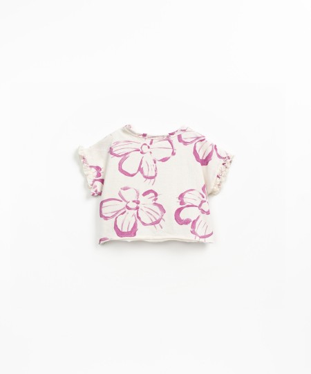 Camiseta con estampado de flores