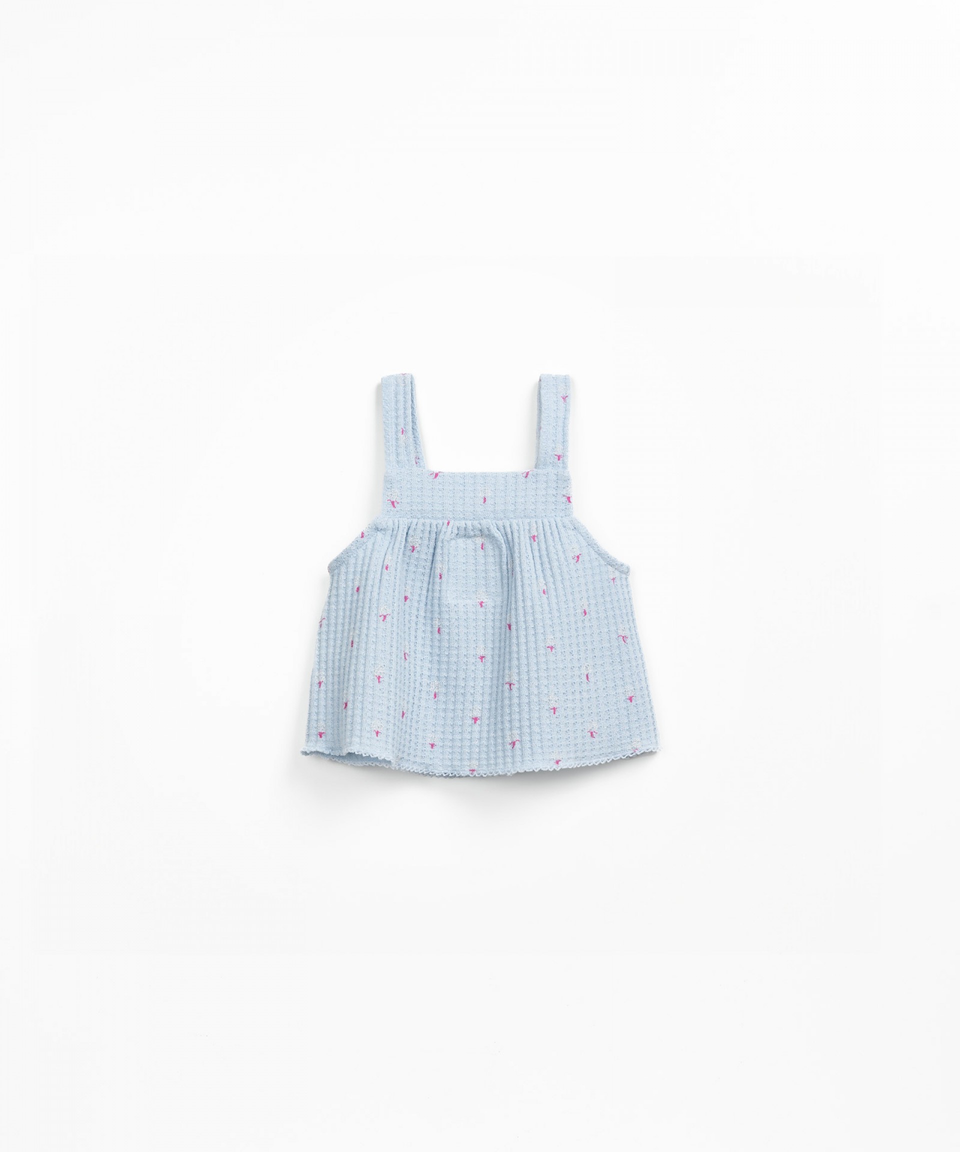 Top with a blend of recycled fibers
