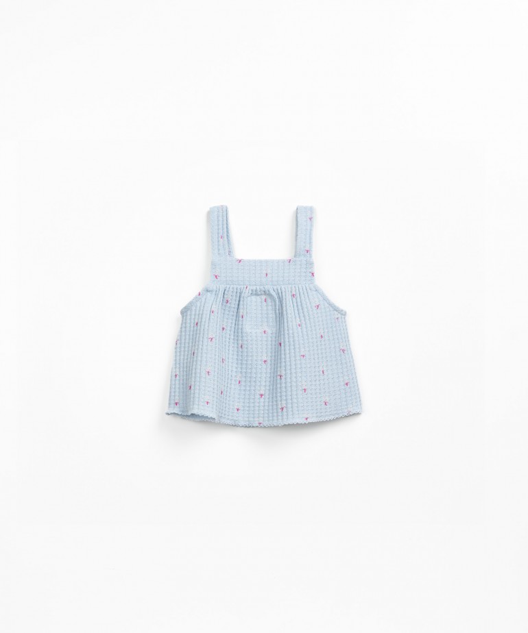 Top con spalline e stampa di carciofi