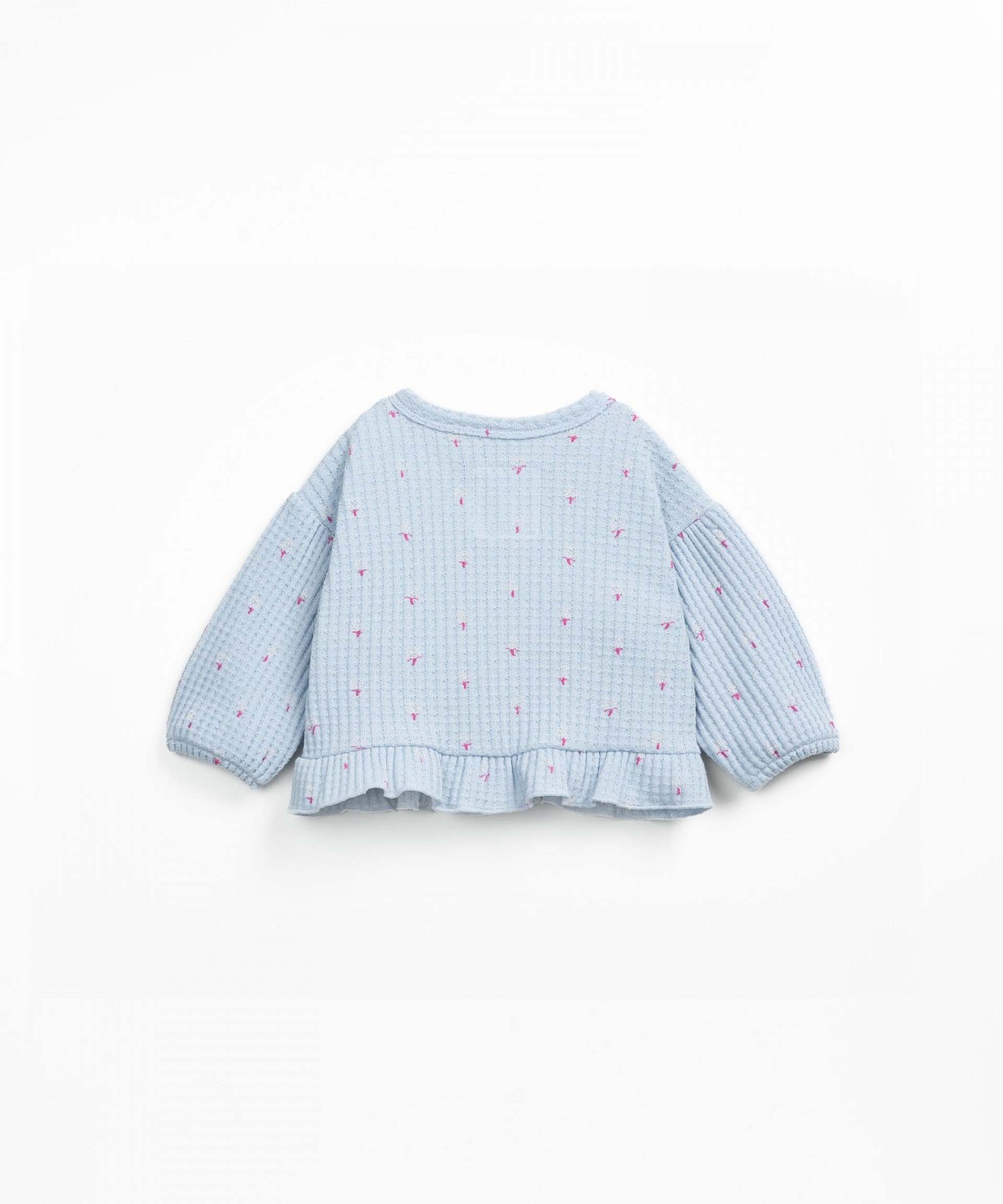 Knitted jacket with a blend of recycled fibers