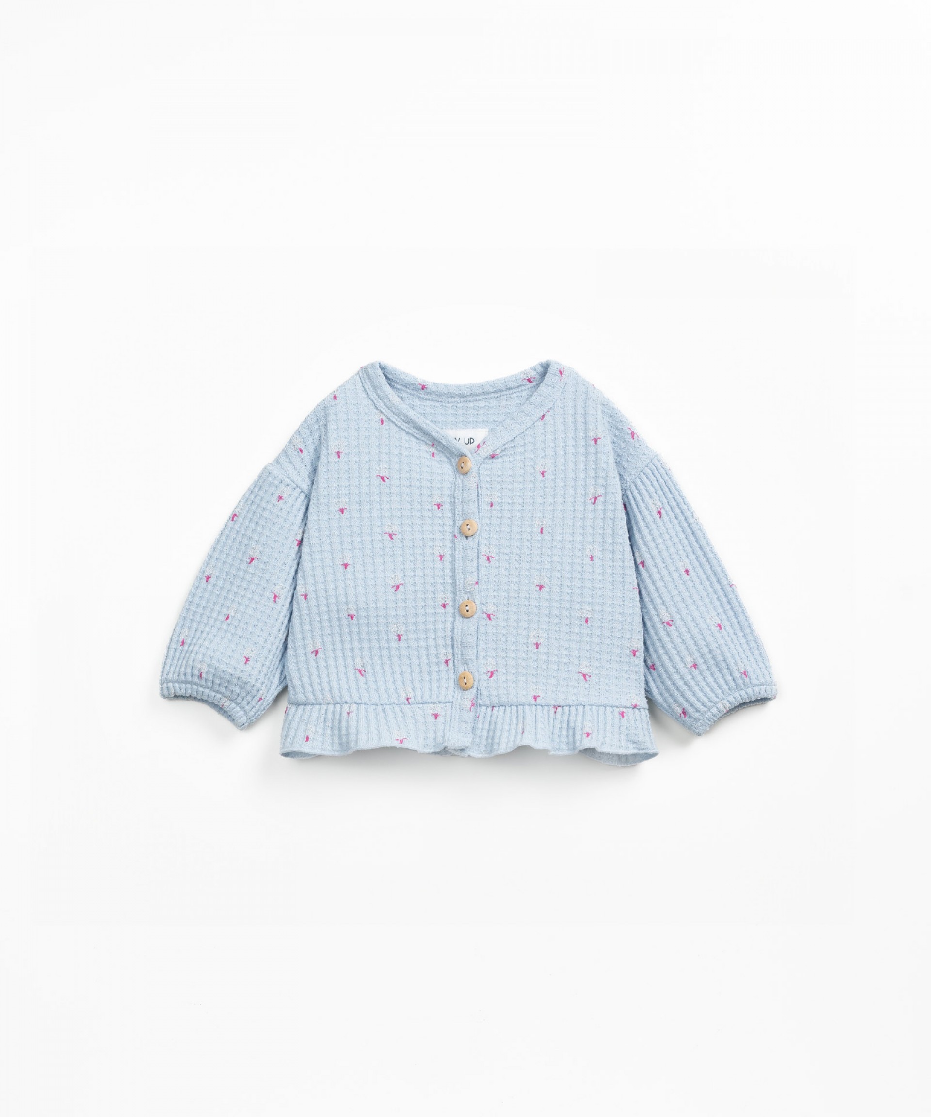 Knitted jacket with a blend of recycled fibers