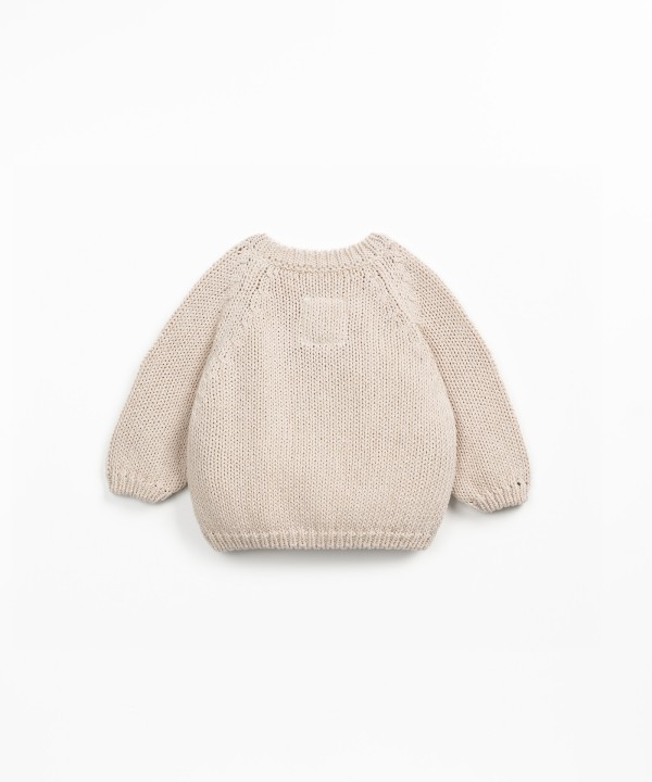 Veste en tricot avec boutons en bois