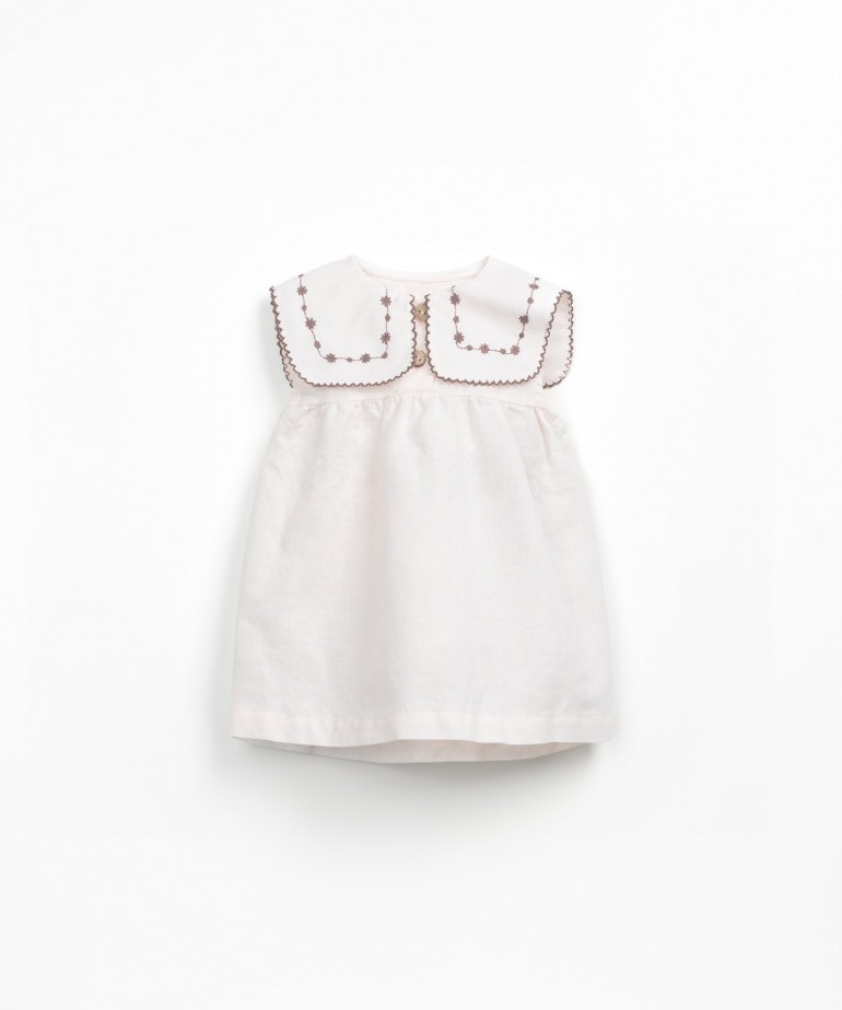 Vestito in tessuto con una miscela di lino e cotone biologico