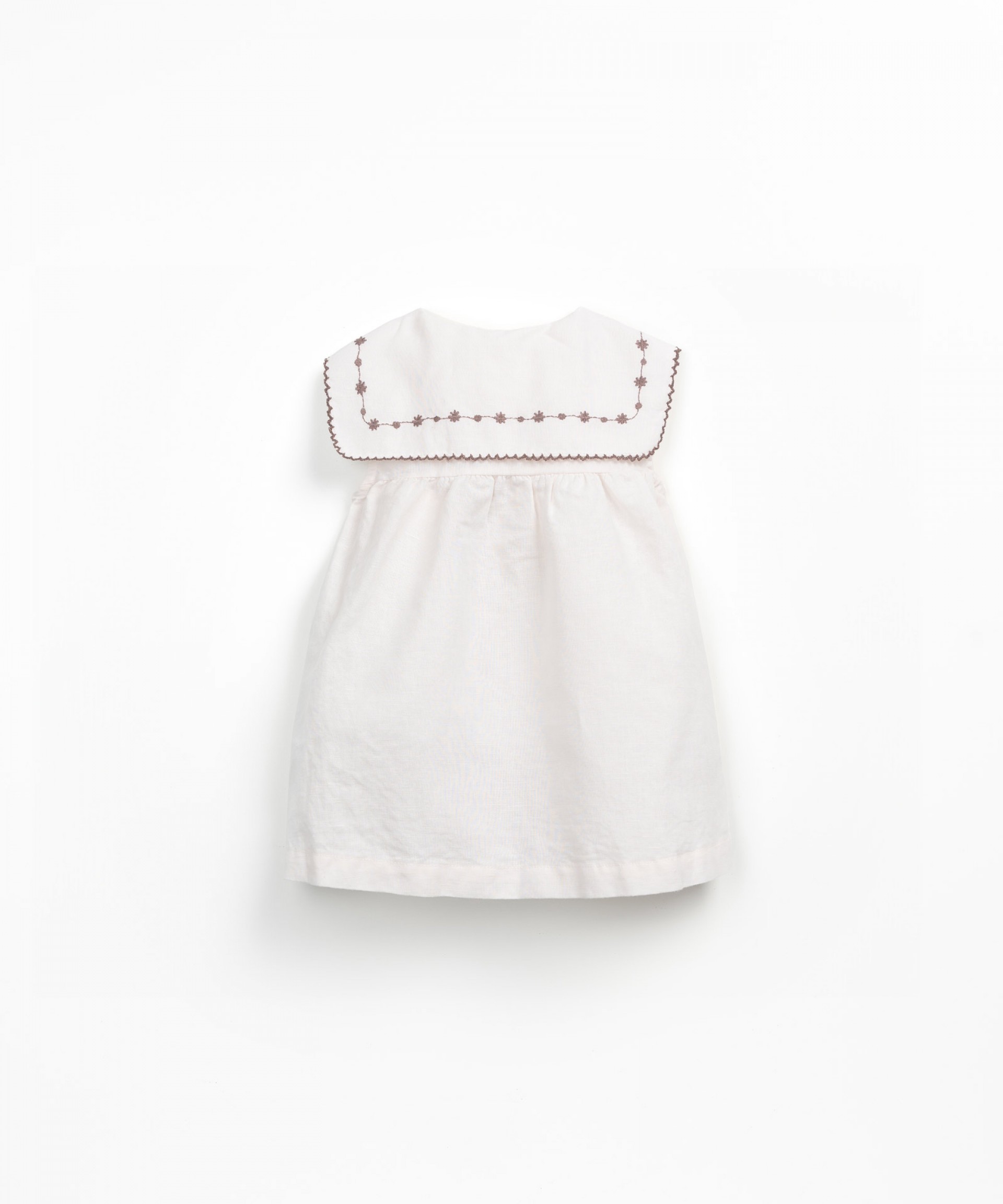 Fabric dress with collar