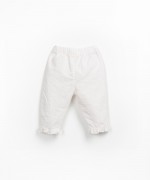 Pantaln con detalle de volante