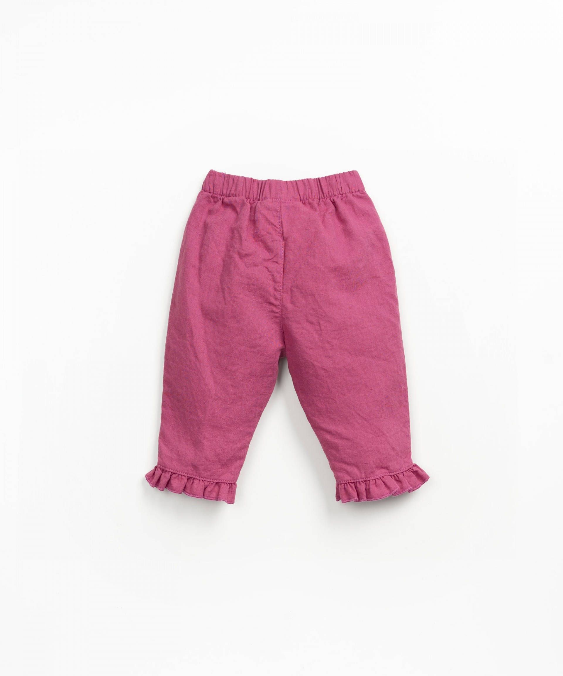 Pantaln con detalle de volante
