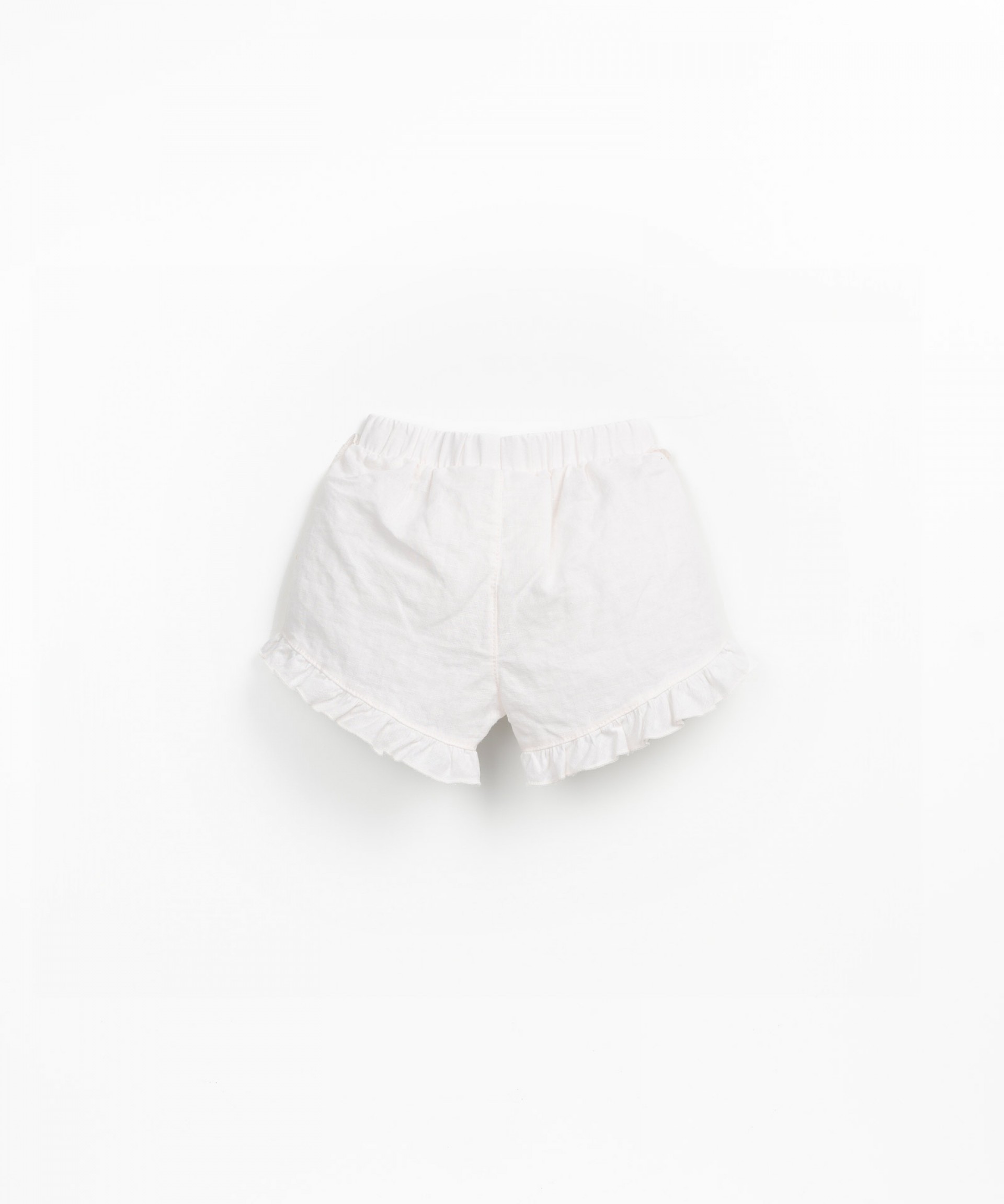 Pantaln corto de tela con volantes