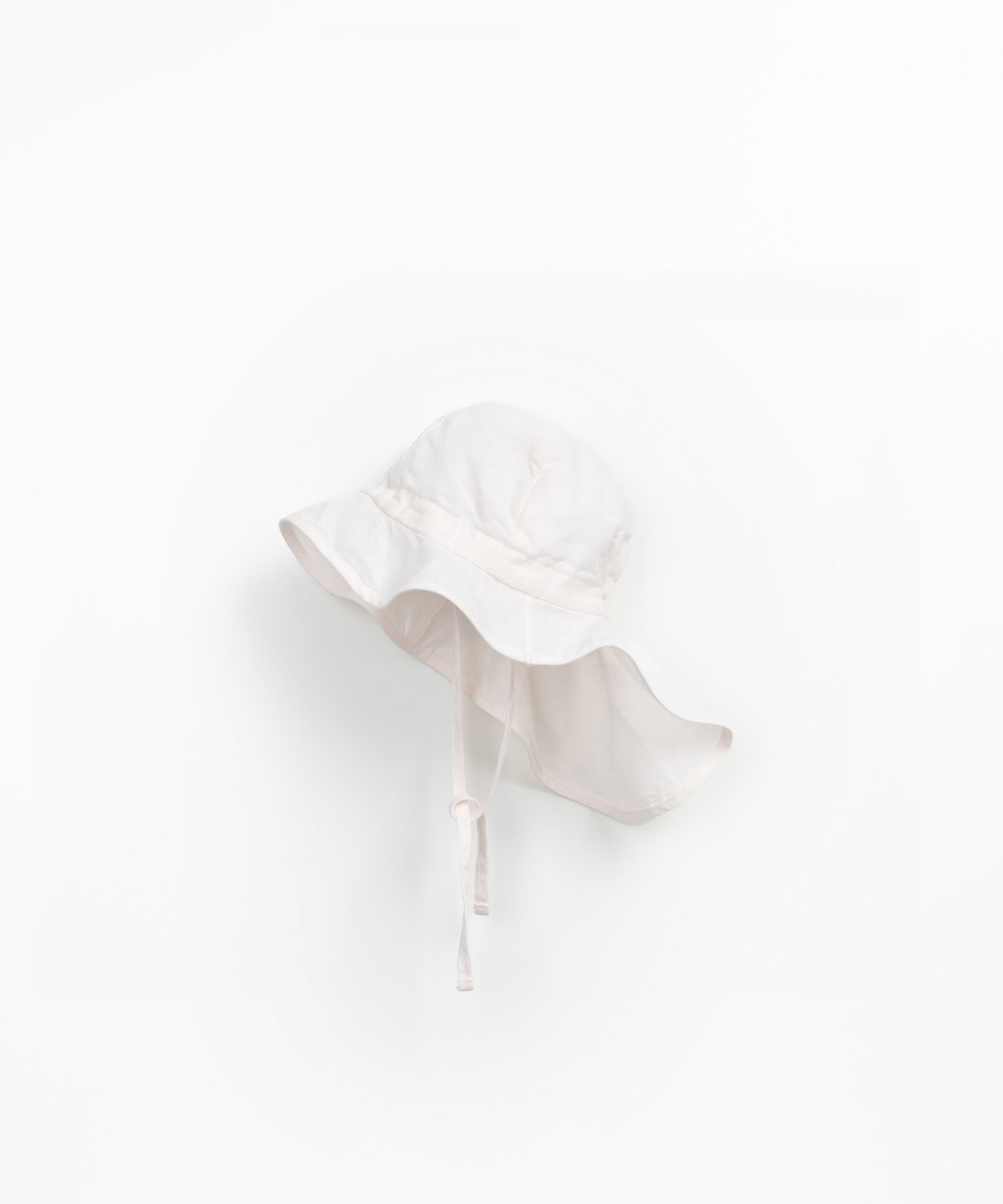 Fabric hat with asymmetrical brim