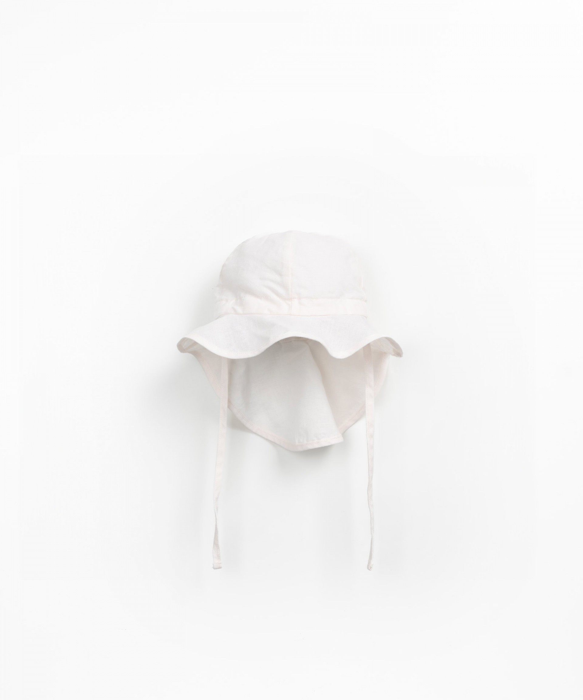 Fabric hat with asymmetrical brim