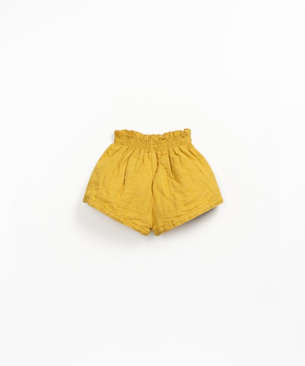 Short en tissu avec ceinture élastique