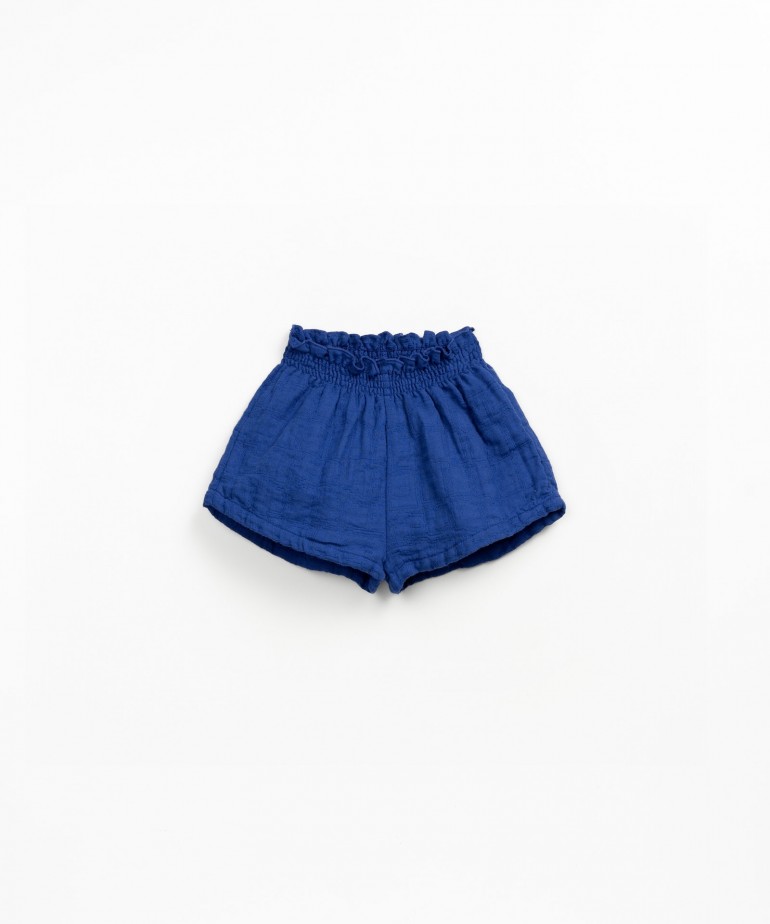 Fabric shorts with elastic waistband