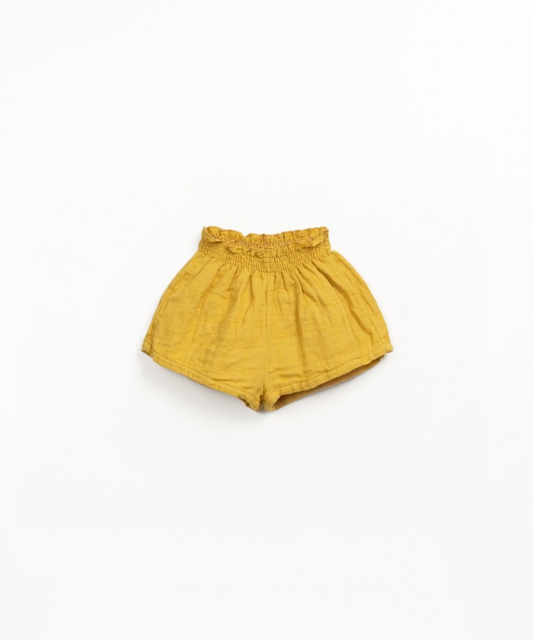 Fabric shorts with elastic waistband