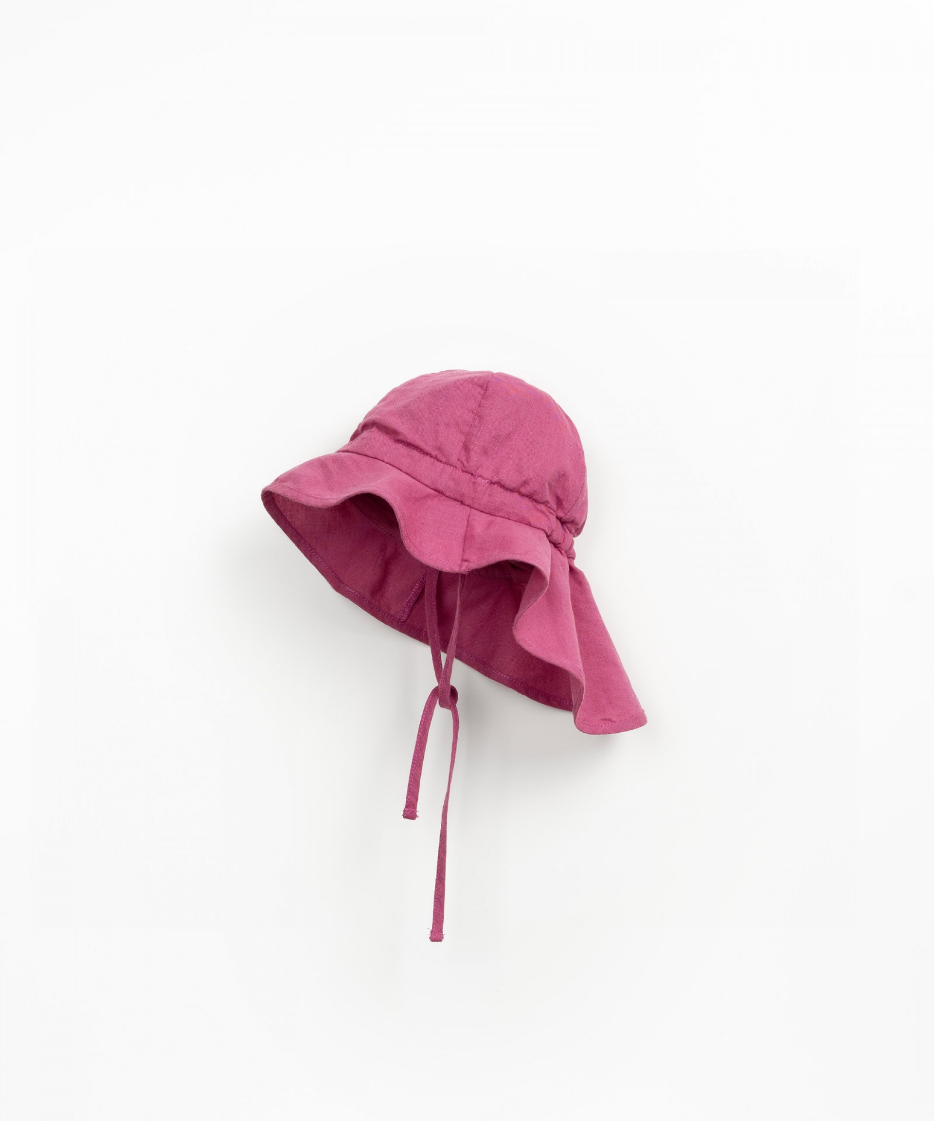 Fabric hat with asymmetric brim