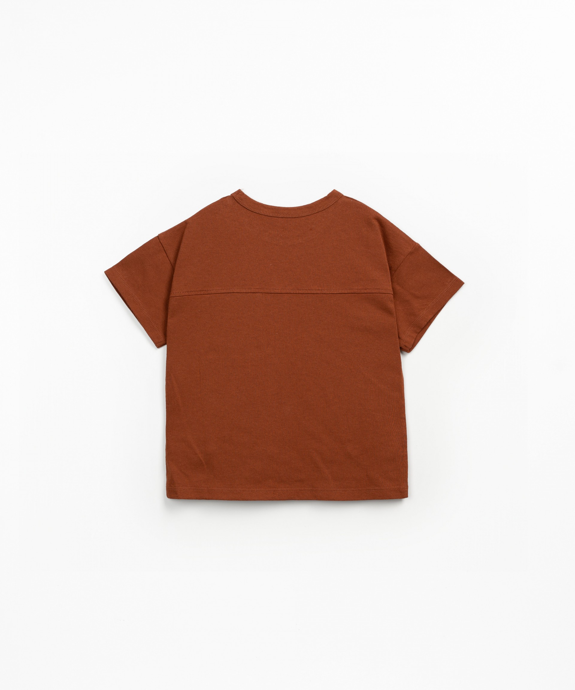 T-shirt with raw-cut details