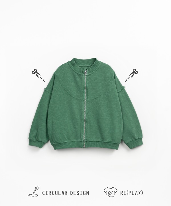 Jacket with zip closure