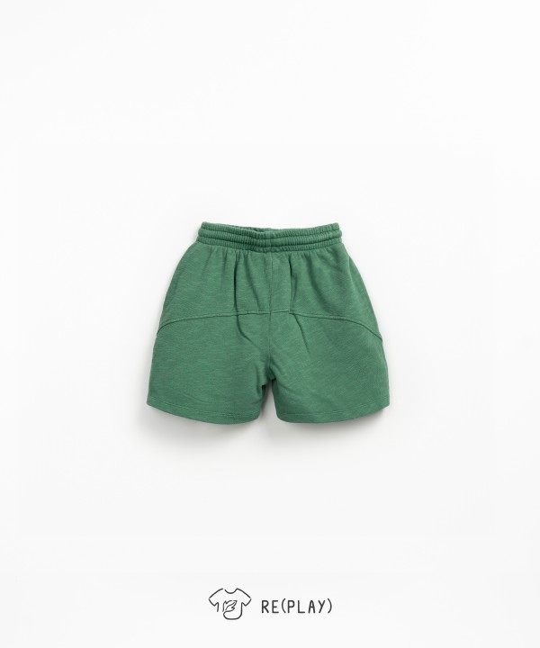 Knit shorts with pockets