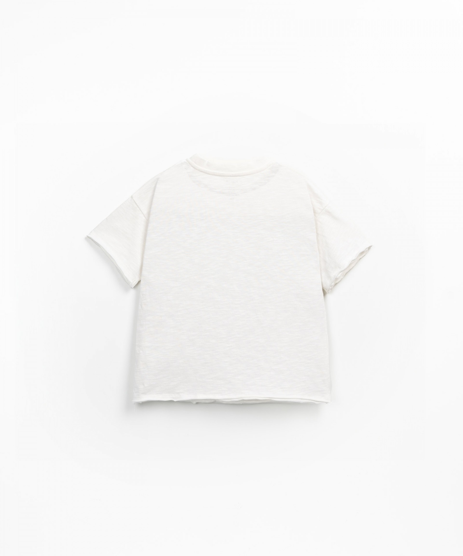 Organic cotton t-shirt with front design