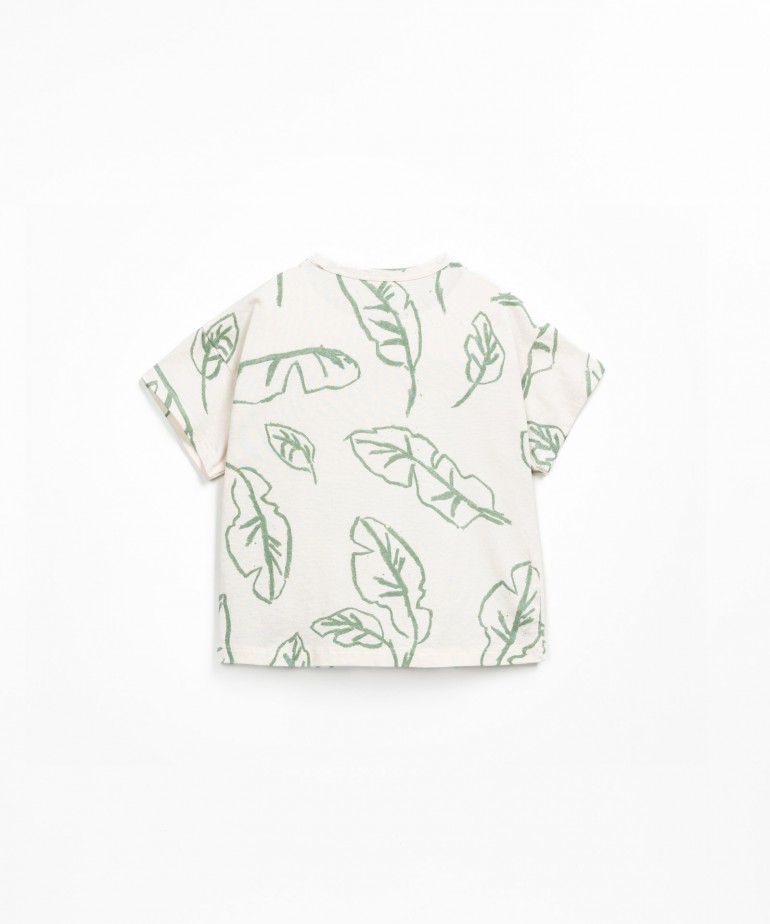 T-shirt em com estampado de folhas