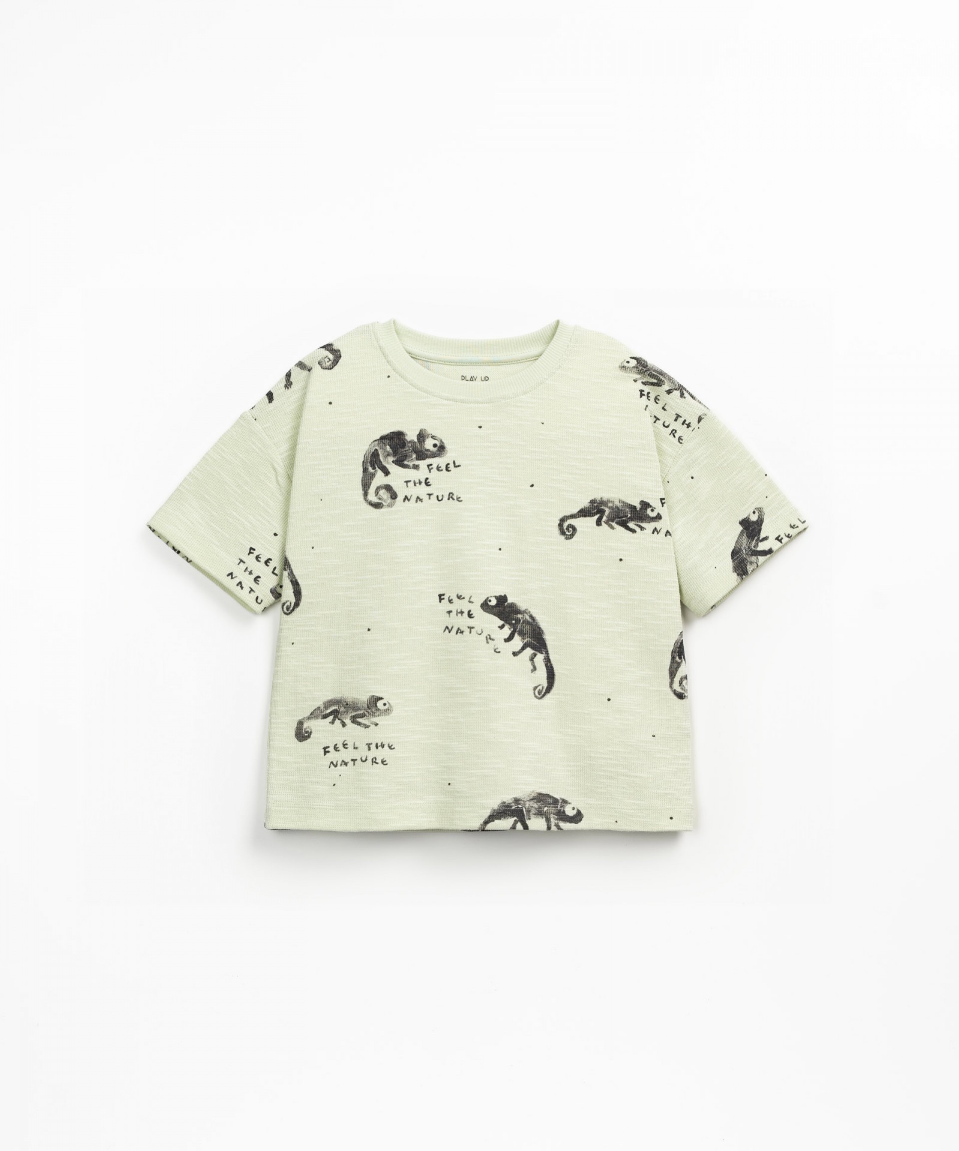 Organic cotton t-shirt with chameleon print