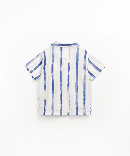 Camisa de tecido com estampado de riscas