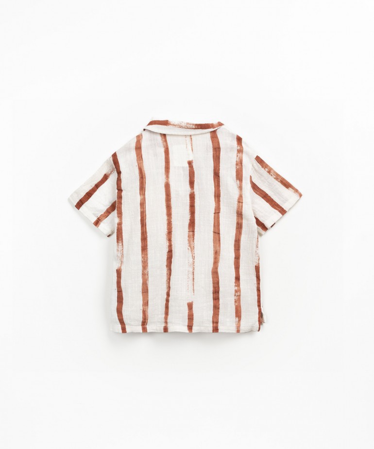 Camisa de tecido com estampado de riscas
