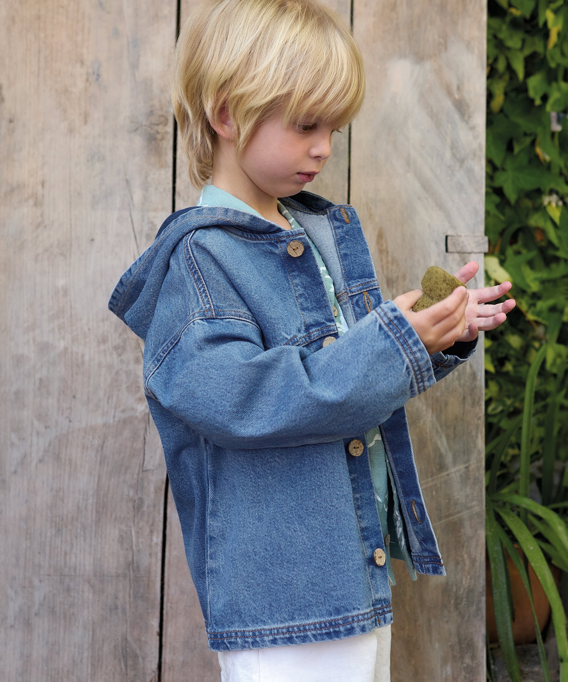 Denim jacket in organic cotton with pocket