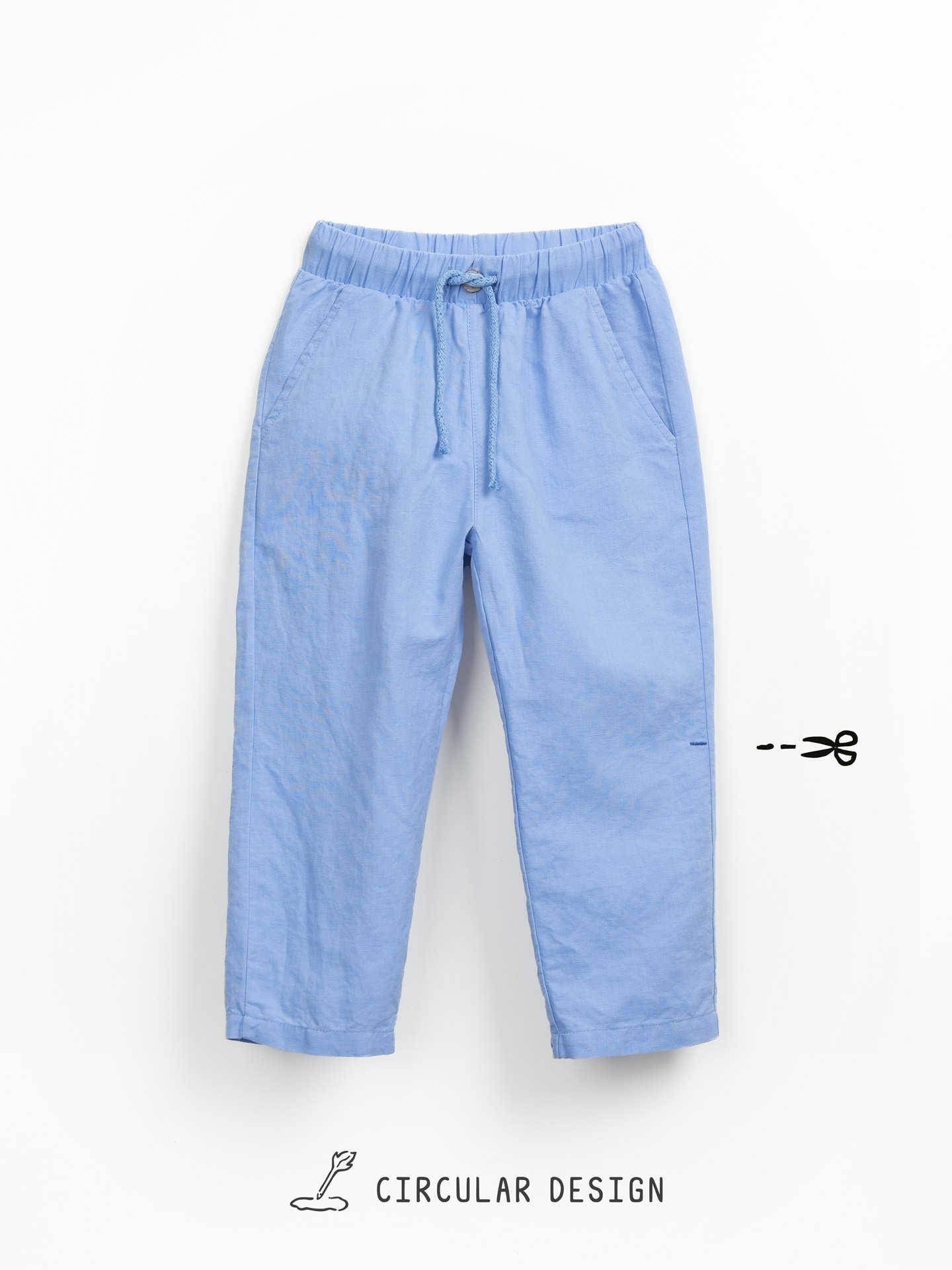 Calça de tecido com cinto ajustável