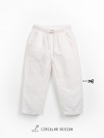 Pantalón de tela con cinturón ajustable Pantalón de tela con cinturón ajustable