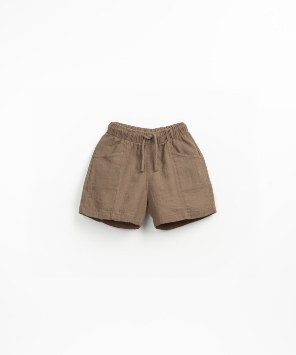 Fabric shorts with adjustable drawstring