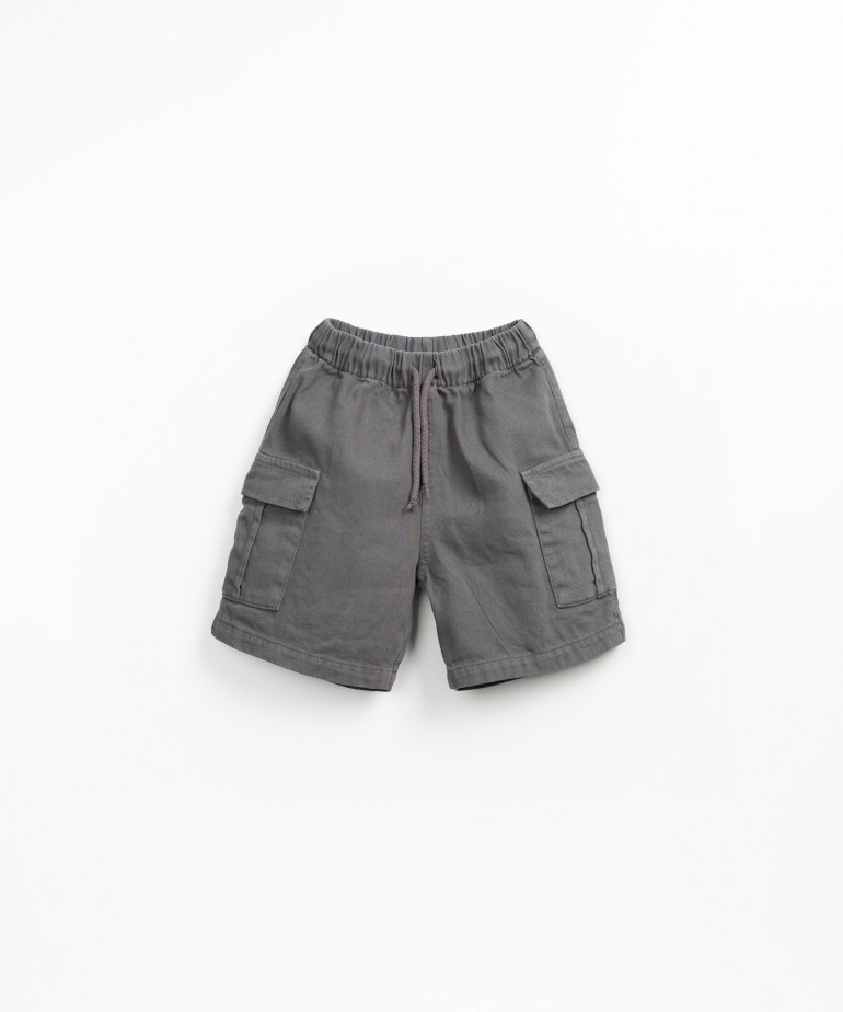 Twill shorts with pockets and adjustable drawstring