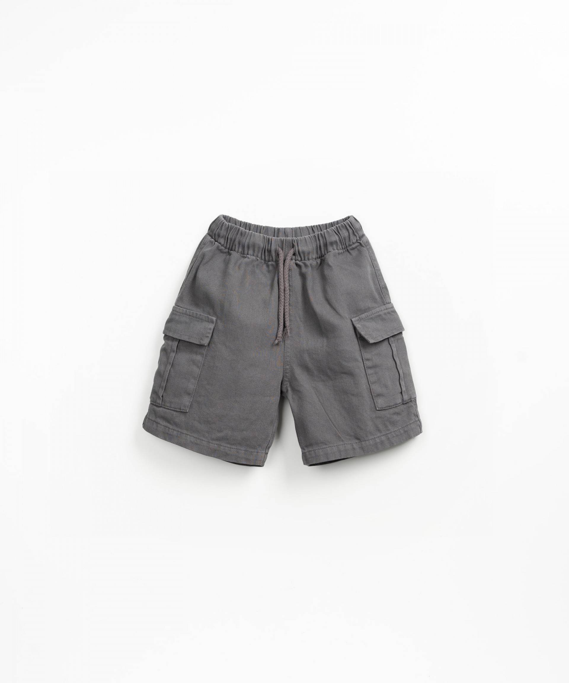 Twill shorts with side pockets