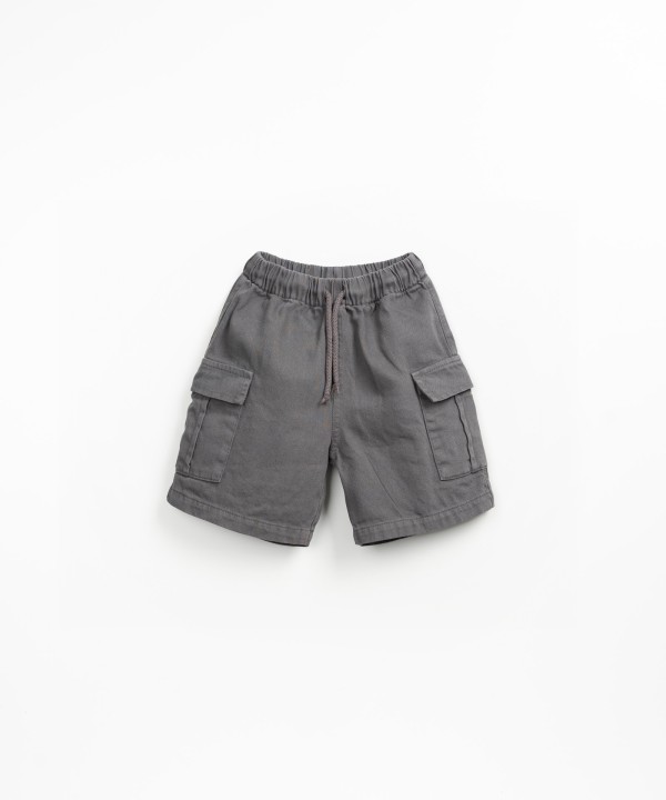 Twill shorts with pockets and adjustable drawstring